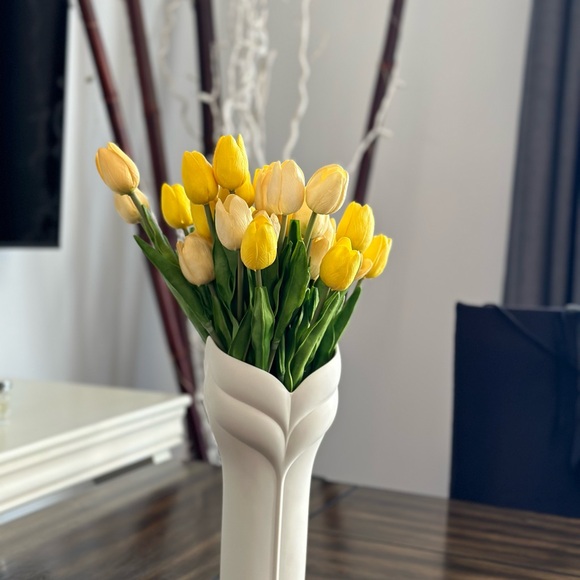 Tulips Artificial Flowers Real Touch Wedding/Party Decor 37 Pieces Yellow - Picture 15 of 16